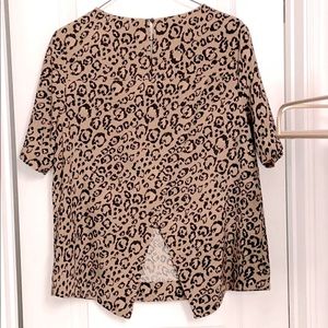 Ava Viv leopard blouse
